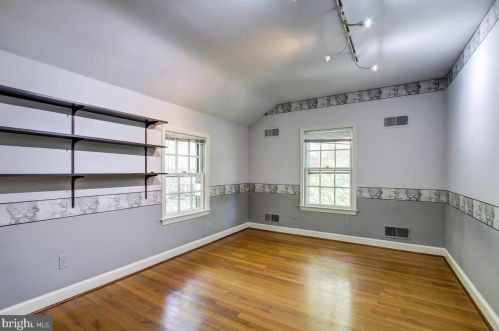 10512 Gainsborough Rd, Rockville MD 20854-3717 exterior