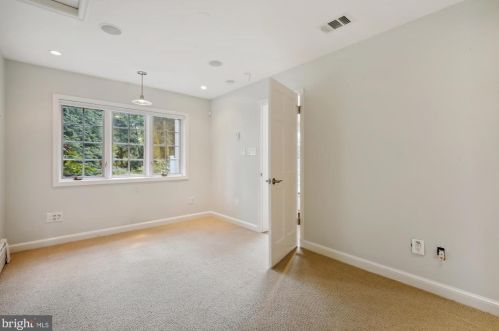 312 Alexandria Ave, Alexandria VA 22301-3036 exterior