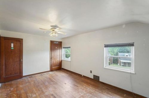 636 Pennwood Dr, Pittsburgh PA 15235-4319 exterior