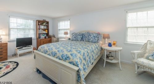 12 Schoolhouse Ln, Morristown NJ 07960-3323 exterior