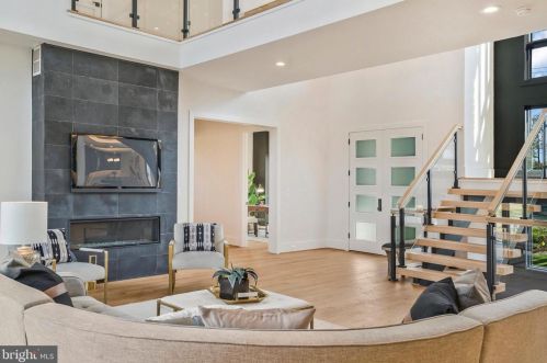 1520 Brookhaven Dr, Mc Lean VA  22101-4127 exterior