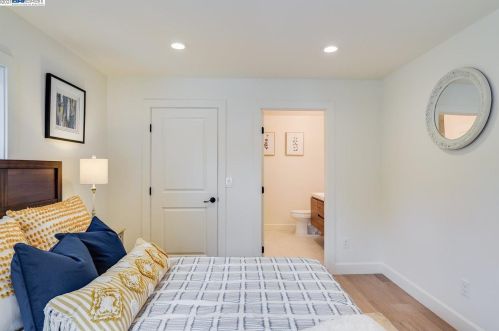 1867 Pleasant Hill Rd, Concord CA  94523-4040 exterior