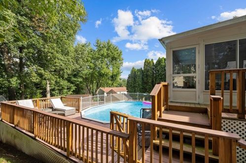 36 Mulberry Cir, Providence RI 02919-2534 exterior