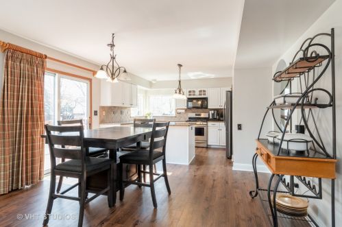 1748 Napoleon Dr, Naperville IL 60565-2641 exterior