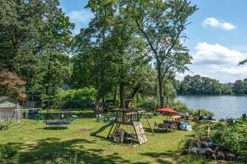 63 Glenmore St, Springfield MA 01129-1064 exterior