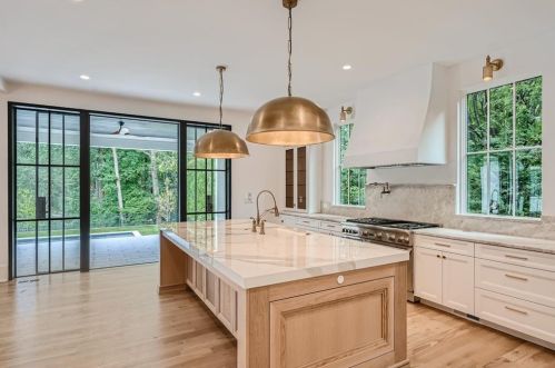 4682 Conway Dr, Atlanta GA 30327-3535 exterior