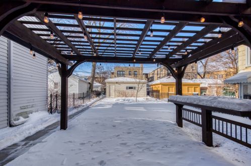 3752 Christiana Ave, Chicago, IL 60618-4402