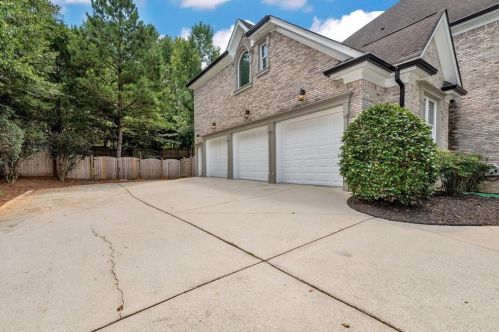 2132 Innsfail Dr, Lithonia GA  30078-2059 exterior