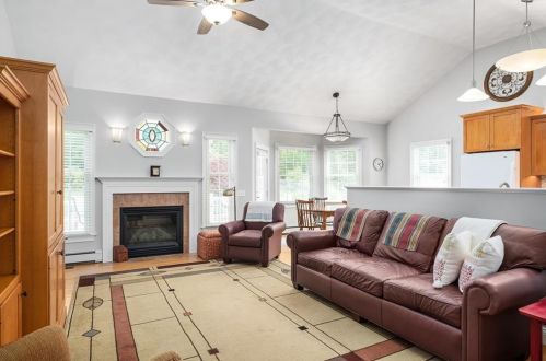 97 Gaskill St, Woonsocket RI 02895-1011 exterior