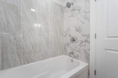 5433 Damen Ave, Chicago IL 60609-5647 exterior