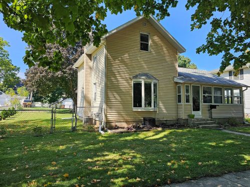 236 East St, Portland, MI 48875-1525