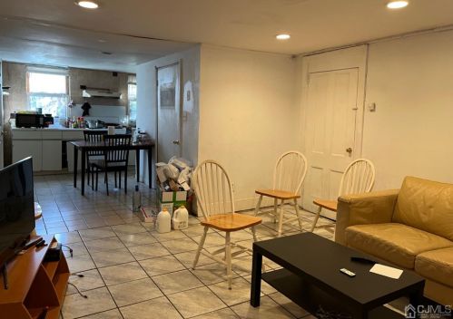 108 Hamilton St, New Brunswick NJ 08901-1218 exterior