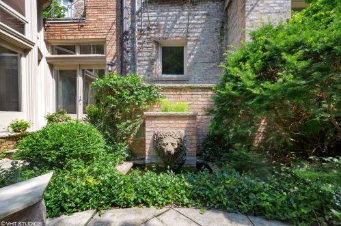 1442 Astor St, Chicago IL  60610-1615 exterior