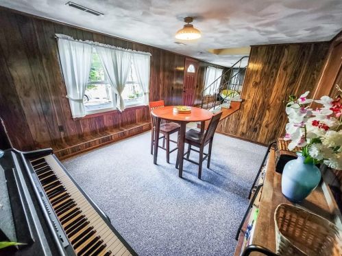 868 Greenville Ave, Providence RI  02919-1324 exterior