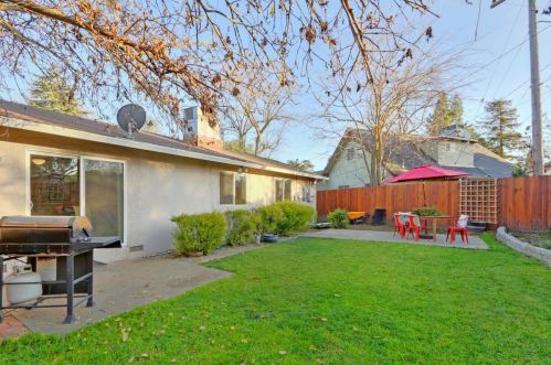 1707 Baywood Ln, Davis CA 95618-0543 exterior