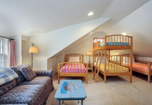 15 Woodbury Ln, Nantucket MA 02554-2151 exterior