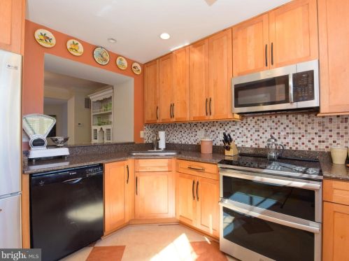 1302 Commonwealth Ave, Alexandria VA 22301-2021 exterior