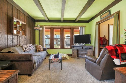 2332 33rd St, Milwaukee, WI 53215-2804