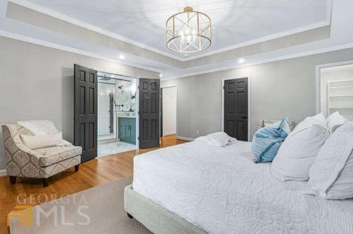 6160 Heards Creek Dr, Atlanta GA  30328-3635 exterior