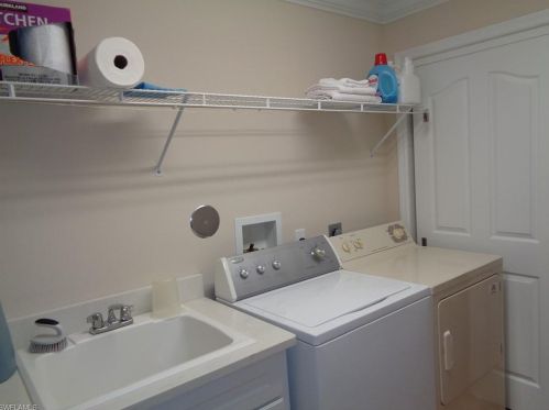 6190 Reserve Cir, Naples FL 34119-4221 exterior