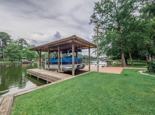 11 Lakeview Dr, Huntsville TX 77320-0247 exterior