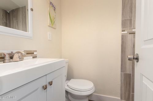 810 27th Ave, Phoenix AZ 85027-1805 exterior