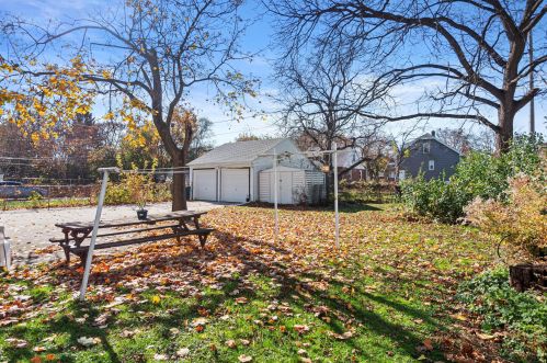 5945 40, Milwaukee WI 53208-3745 exterior