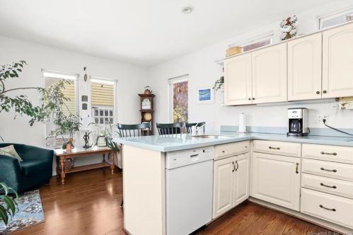 31 Ohio Ave, Norwalk CT 06851-2724 exterior