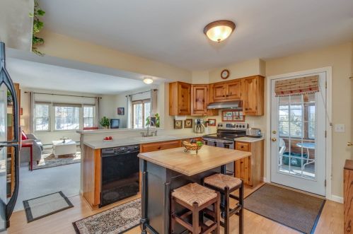 4 Hampshire Dr, Concord NH 03301-5914 exterior