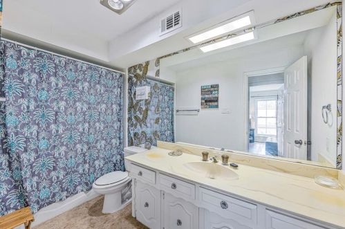 6801 Anglebluff Cir, Dallas TX 75248-4140 exterior