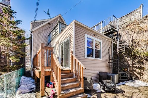 3823 Ravenswood Ave, Chicago IL 60660-2320 exterior