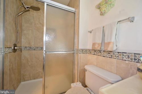 17218 Amity Dr, Rockville MD 20855-2578 exterior