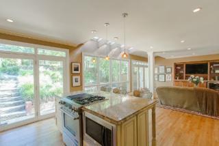 525 Spring Valley Rd, Atlanta GA  30318-2640 exterior