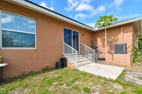 3056 Linwood Ave, Naples FL 34112-4733 exterior