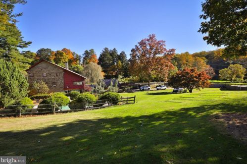 2367 Vly Rd, Huntingdon Valley PA 19006-6007 exterior