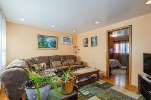 4929 Lester Ave, Chicago, IL 60630-2112