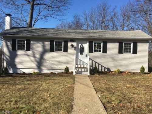 126 Dartmouth Trl, Hopatcong, NJ 07843-1153