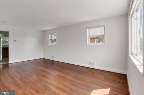 3927 Vermont Ave, Alexandria, VA 22304-6326