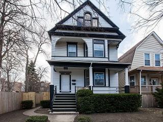 4214 Lawndale Ave, Chicago, IL 60618-2009