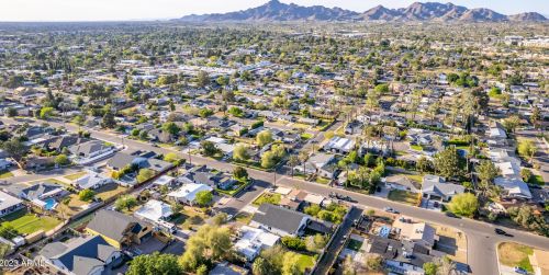 4239 42nd St, Phoenix AZ  85018-4207 exterior