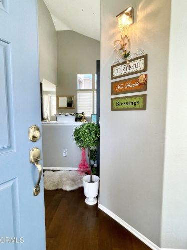 515 Calle Capistrano, Oxnard, CA 93030-8064