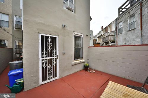 2237 Bainbridge St, Philadelphia PA 19147-2313 exterior