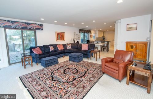 699 Longview Dr, Huntingdon Valley PA 19006-2219 exterior