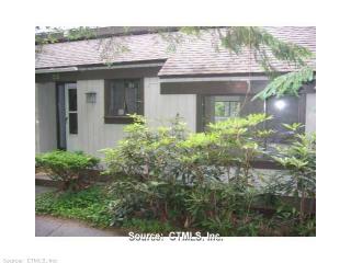 23 Library Ln, Simsbury, CT 06070-2109