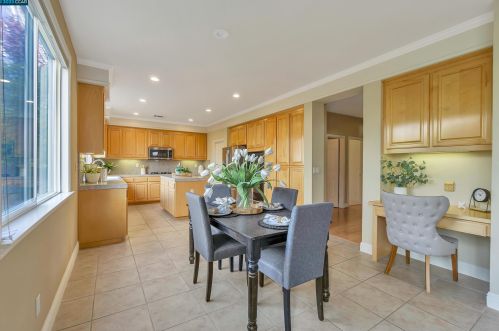 985 Rolling Wood Way, Concord CA 94521-5420 exterior