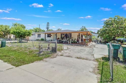 5278 Floridan Ave, Naples FL 34113-7896 exterior