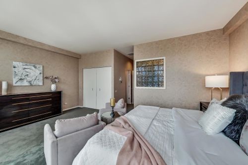 2246 Lakewood Ave, Chicago IL 60614-3629 exterior