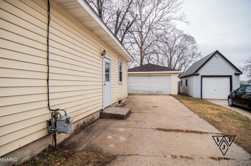 2043 Greenfield Ave, Wyoming, MI