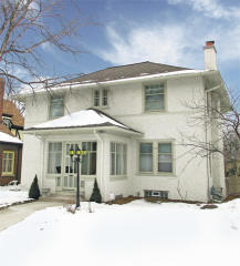 520 68th St, Milwaukee, WI 53213-3955