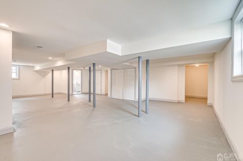 110 Bond St, Iselin NJ  08830-2424 exterior